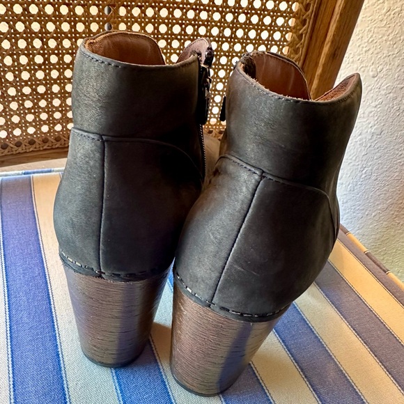 Dansko Women's Delphina Platform Ankle Bootie - Picture 4 of 7